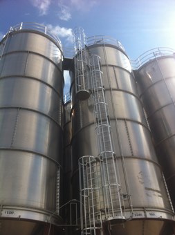 Aluminum Stanriv® bolted silos